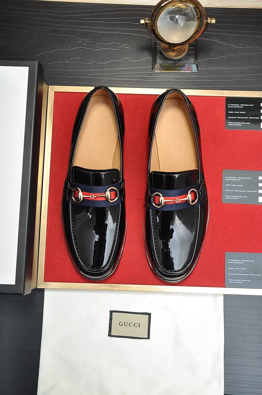 Men's shoes💰540💶Italy's top luxury men's shoe giant (GUCCI) (Gucci) (full cowhide lining) new arrival🍃Original European style🔰 Pleasant to the eye😍In order to make the shoes more durable and non-deformable🌀The production continues to follow traditional methods but there is still no lack of innovation💪The original open-edge beaded cowhide is chosen for the leather♻️ Smooth and natural And extra bright ⭐Made of imported cowhide, the first choice of rich people 38-45 (45 customized)
